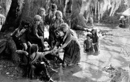 Mary Pickford in "Sparrows"