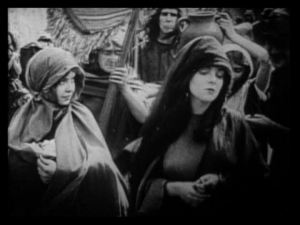 Gish with Blanche Sweet, whom she would replace.