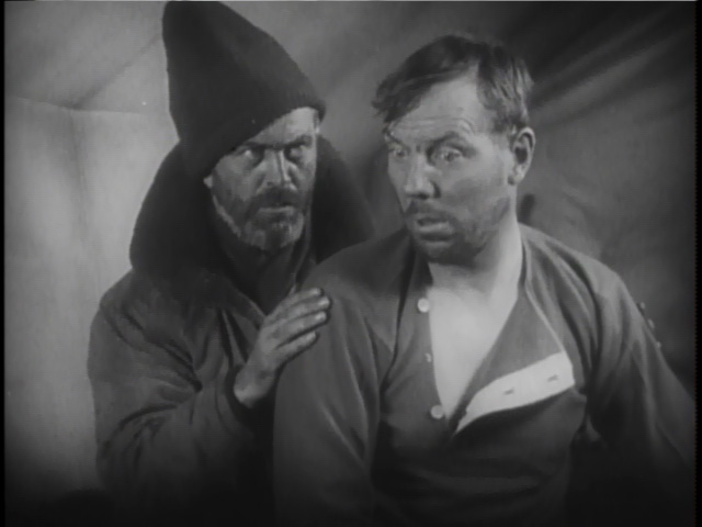 Lars sees a friend. Samuel sees a pigeon.