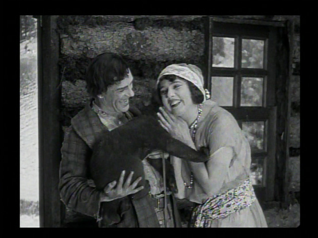 Lon Chaney is not a mass murderer in this film. How dull.